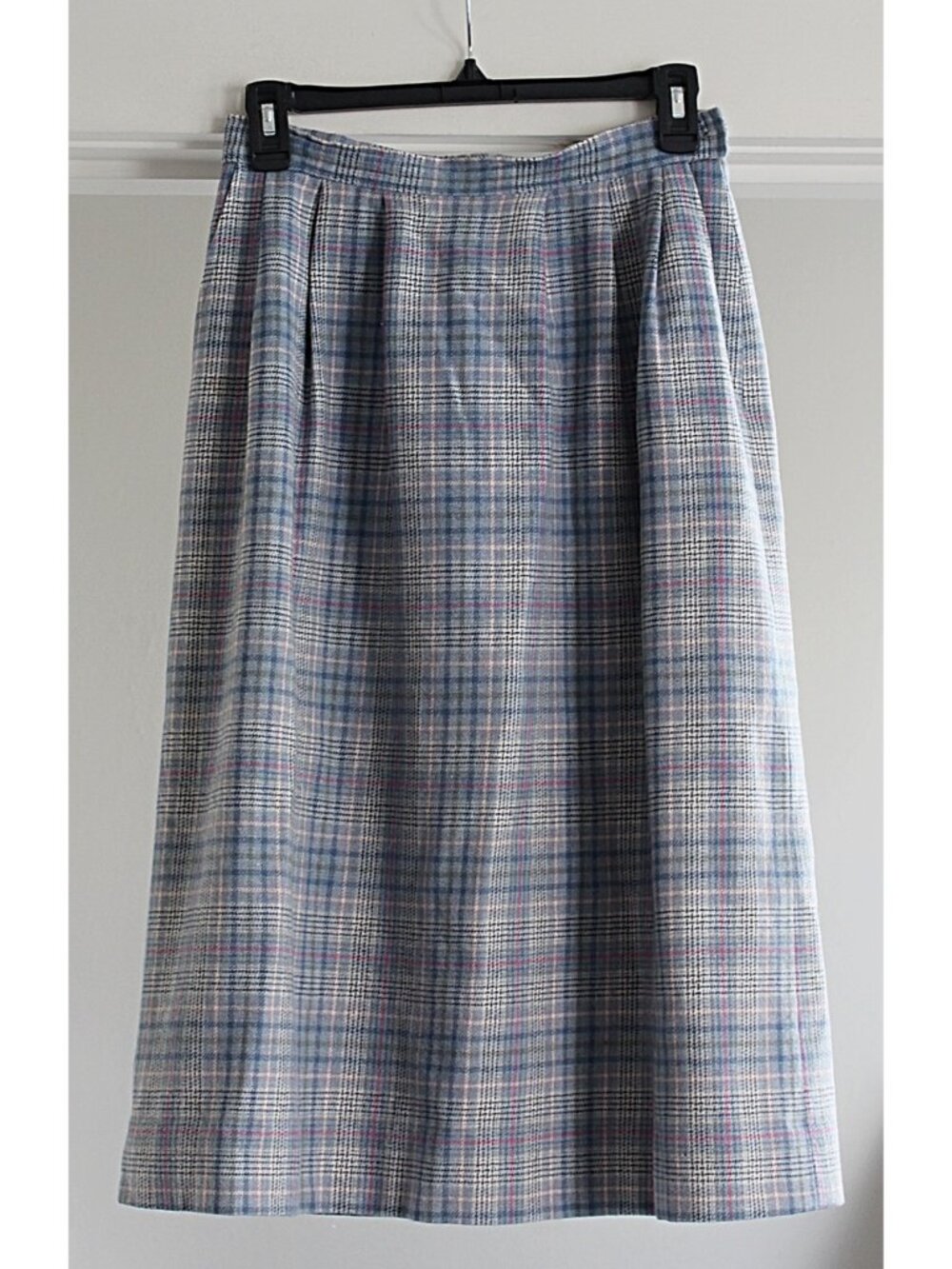 Pendleton Vintage 1970s - Made in Portland, Ore - Wool Plaid Knee Len Skirt, 10 - Picture 3 of 12
